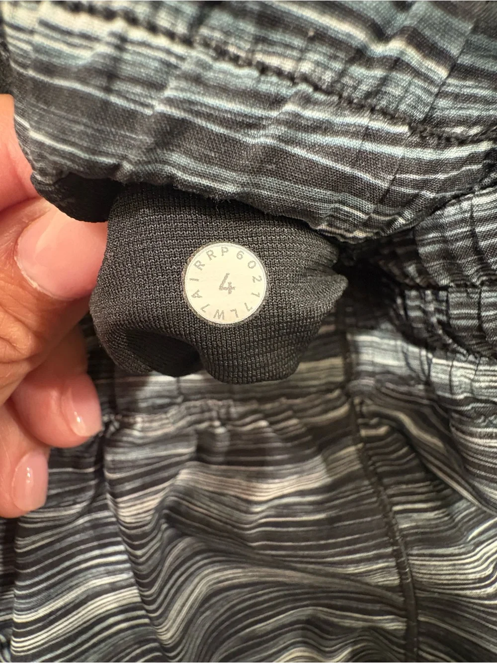 Lululemon Hotty Hot Women's Black/Gray Striped low rise 2.5” Shorts size 4